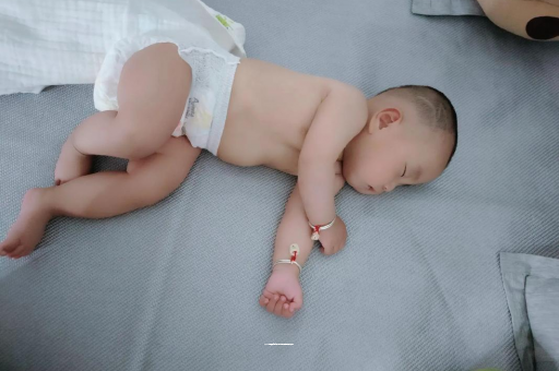 五家渠三个月宝宝抬头不稳